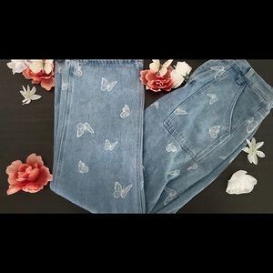 Cute & trendy butterfly print jeans. Size 7. High waisted, baggy, straight leg.